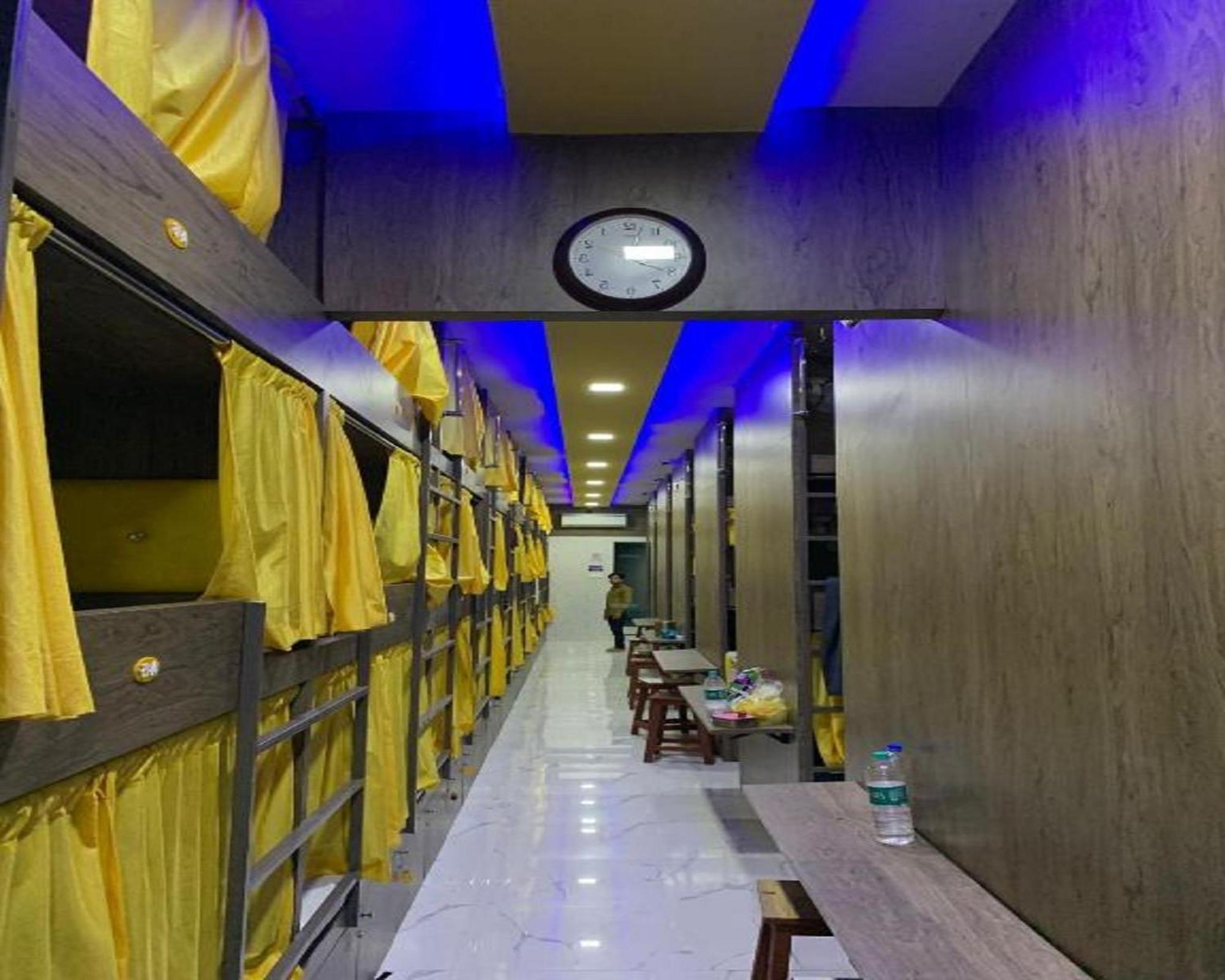 Neenava Dormitory Asalpha Mumbai Exterior foto